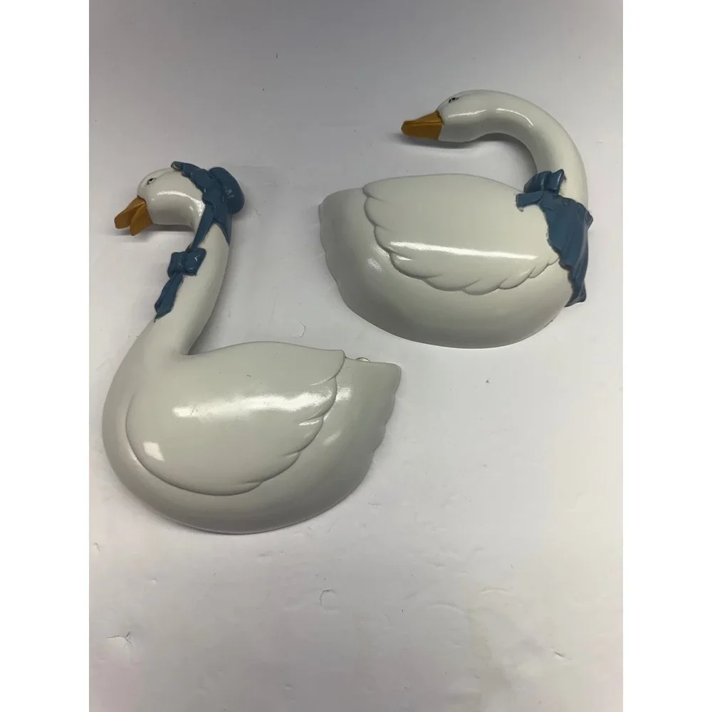Vintage 1987 Burwood Products Goose Wall Pockets Pair White Blue 2814-1A USA